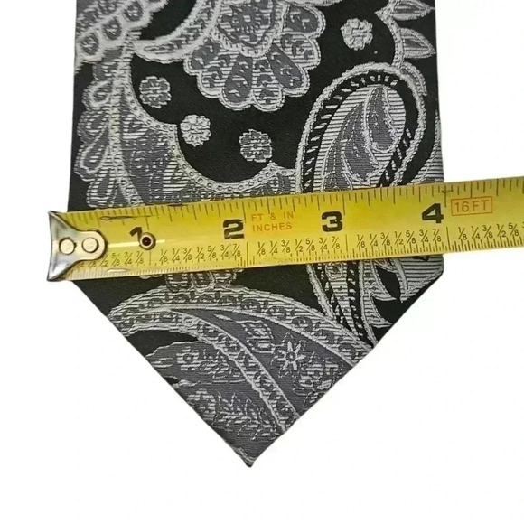 Steve Harvey Men's Paisley Silk Tie Elevate your style game - Picture 5 of 6